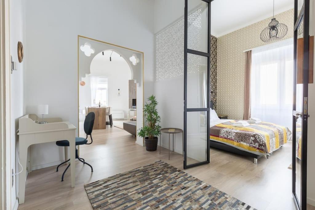 Swan In The Buda Castle Area 2br/balcony *