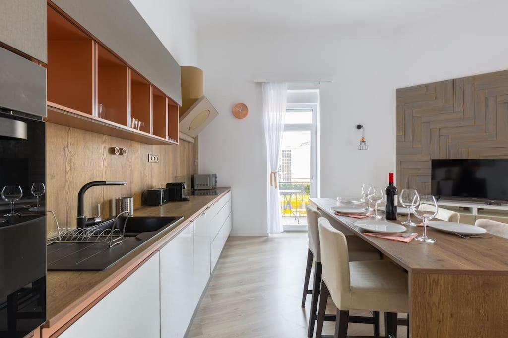 Swan In The Buda Castle Area 2br/balcony * Budapest