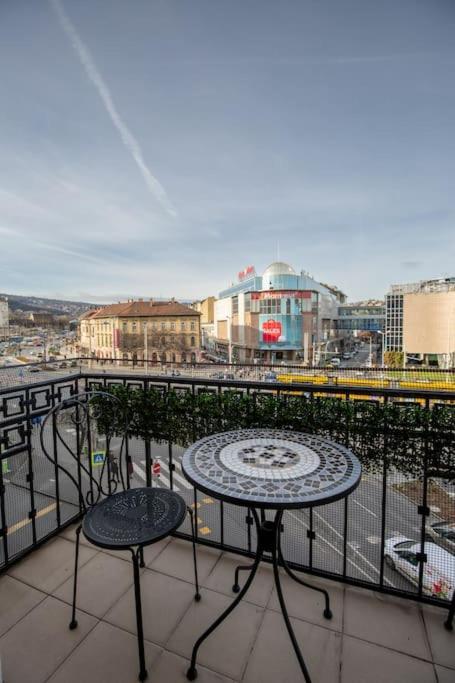 Swan In The Buda Castle Area 2br/balcony *